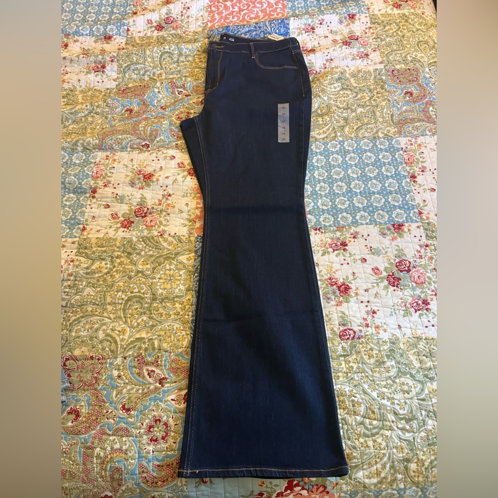 NWT Old Navy, women’s jeans, high-rise flare, size 18 long